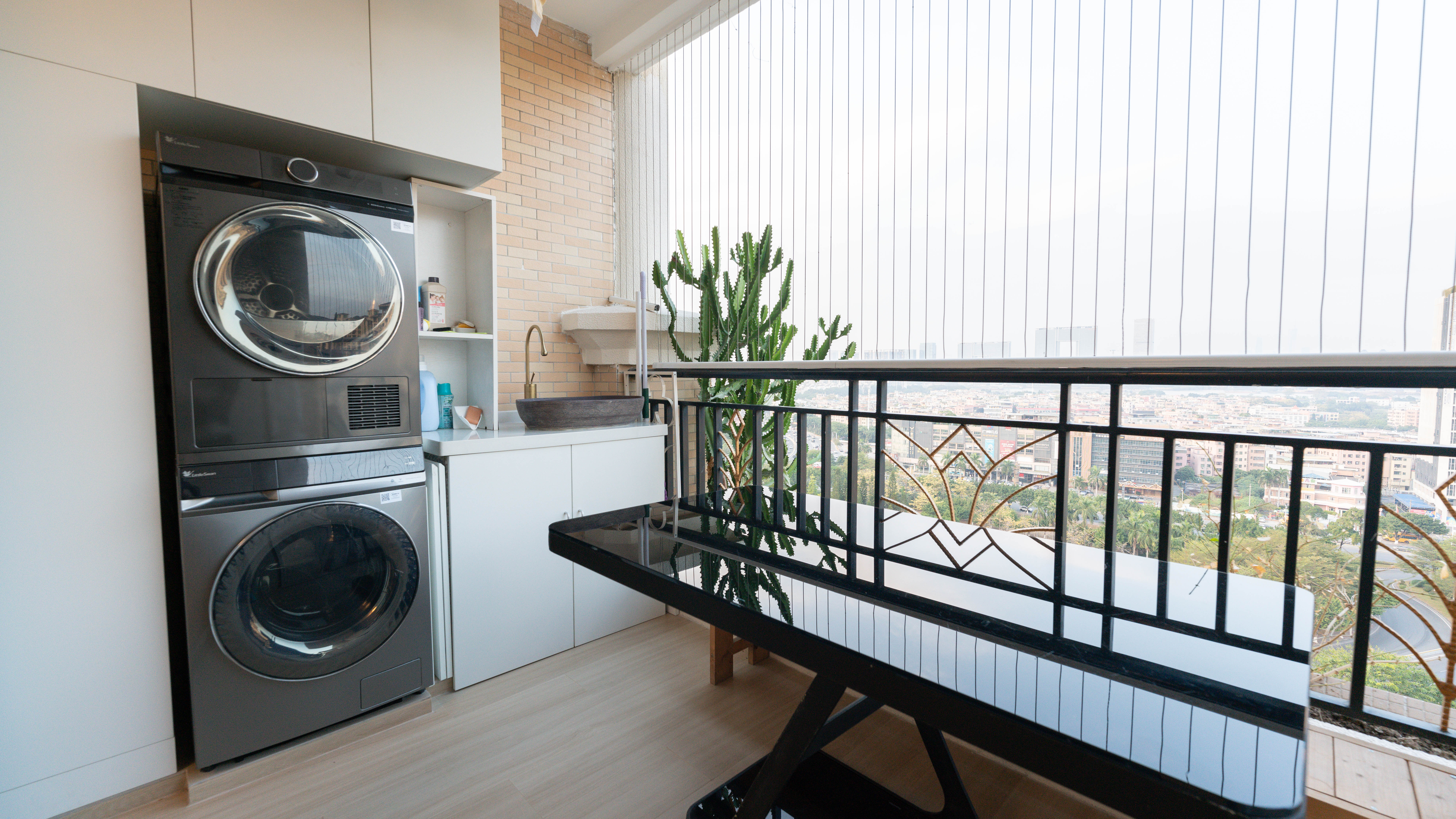 封阳台vs不封阳台!轩怡家装装教你这样选,不花冤枉钱! 封阳台vs不封阳台!轩怡家装装教你这样选,不花冤枉钱!